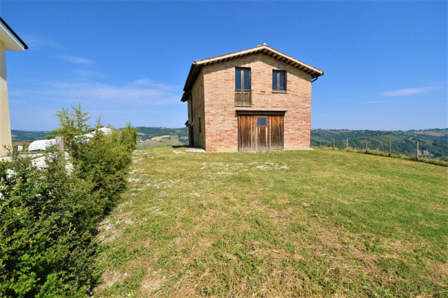 farmhouse to restore for sale in Amandola