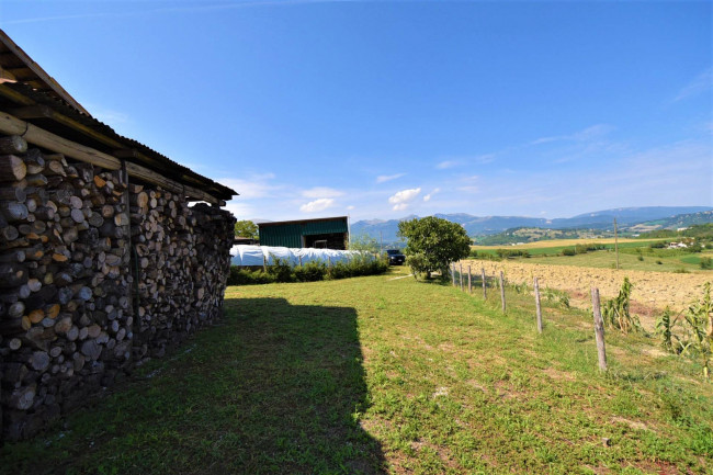 farmhouse to restore for sale in Amandola