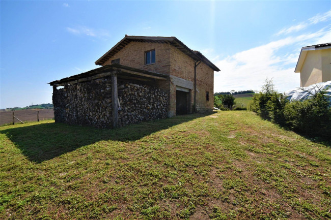 farmhouse to restore for sale in Amandola