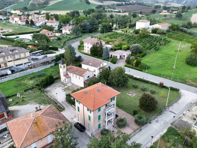 Коттедж на продажа в Santa Vittoria in Matenano