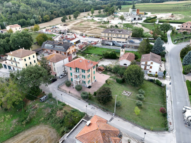 Коттедж на продажа в Santa Vittoria in Matenano