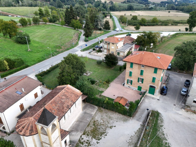 Коттедж на продажа в Santa Vittoria in Matenano