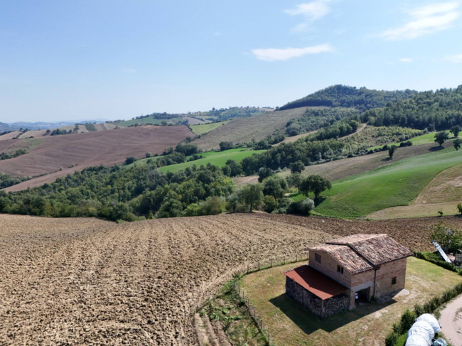 farmhouse to restore for sale in Amandola