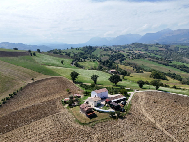 Casa colonica in vendita a Amandola