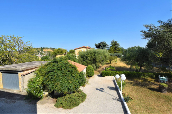 family villa for sale in Montegiorgio