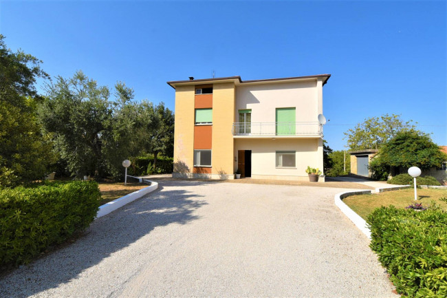 family villa for sale in Montegiorgio