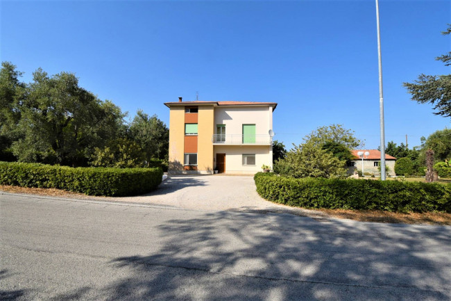 family villa for sale in Montegiorgio