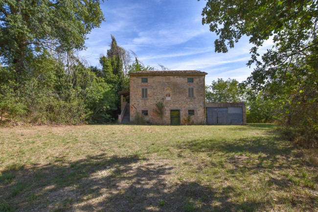 Casa colonica in vendita a Montedinove
