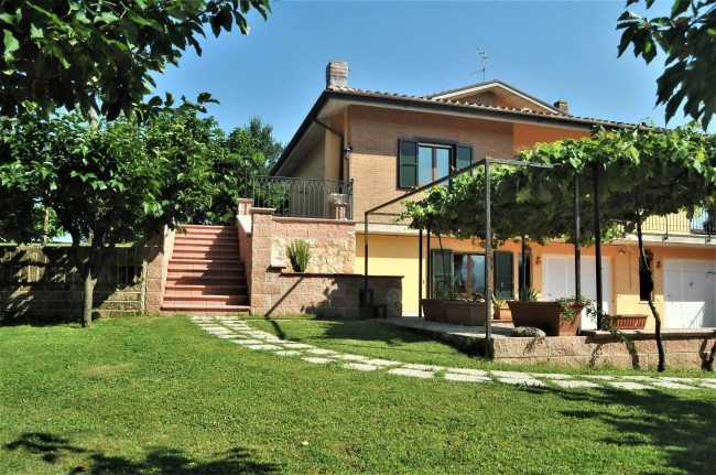 Villa for sale in Amandola