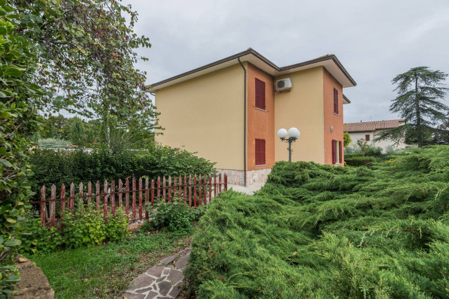 Casa indipendente in vendita a Villa Potenza, Macerata (MC)