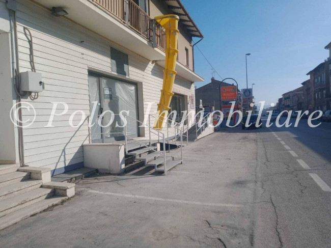 Locale commerciale in affitto a Porto San Giorgio