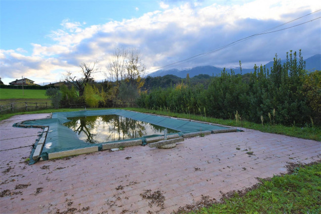 Rustico in vendita a Sarnano (MC)