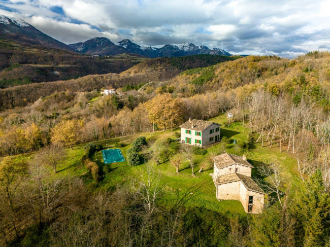 farmhouse for sale in Amandola