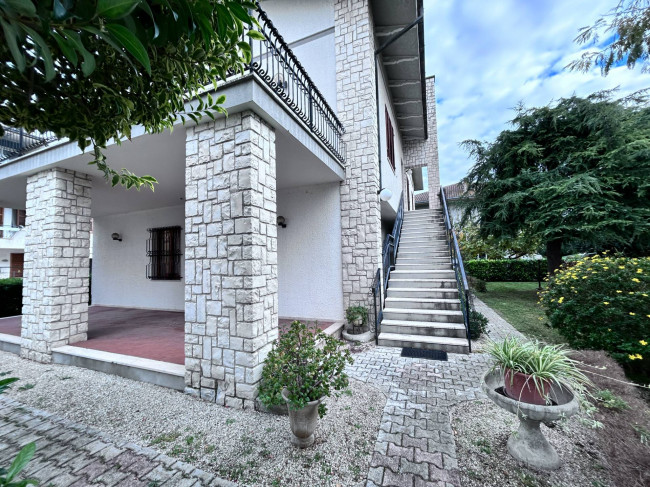 Casa singola in vendita a Montecassiano
