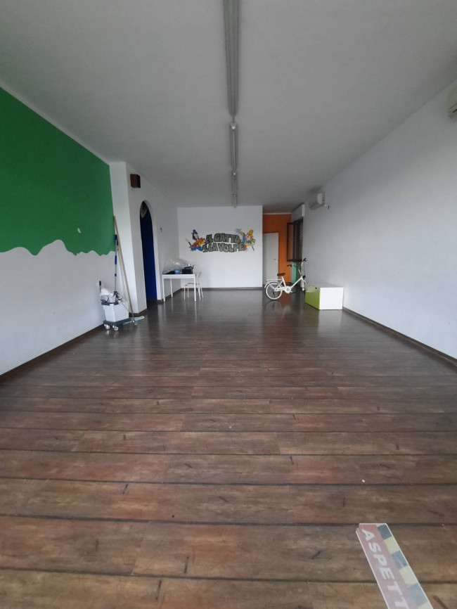 Locale commerciale in affitto a Altidona