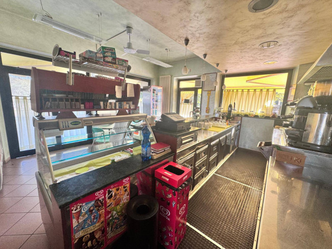 Locale commerciale in affitto a Ortezzano