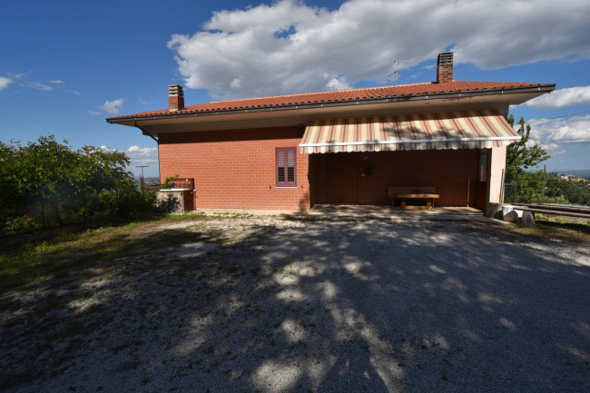 Casale in vendita a Sant'Angelo in Pontano