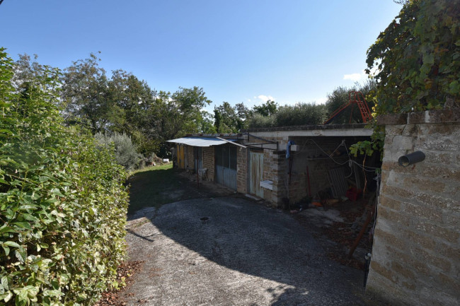 Casale in vendita a Sant'Angelo in Pontano