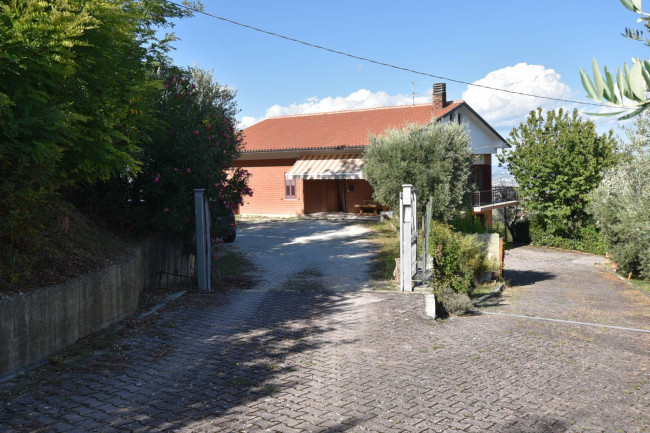 Casale in vendita a Sant'Angelo in Pontano