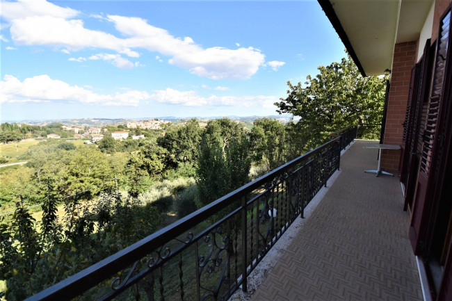 Casale in vendita a Sant'Angelo in Pontano