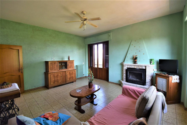 Casale in vendita a Sant'Angelo in Pontano