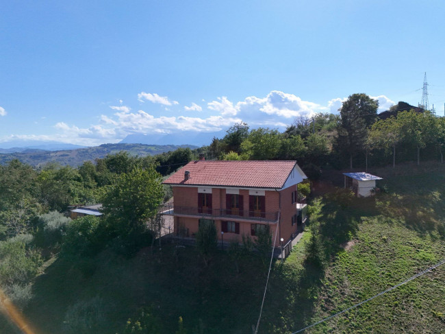 Casale in vendita a Sant'Angelo in Pontano