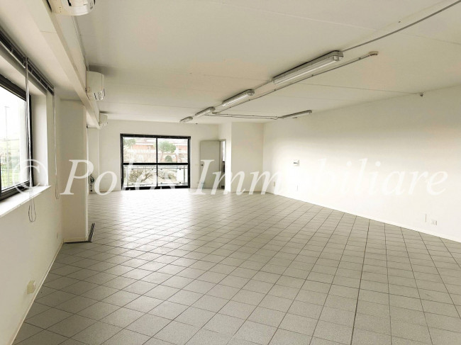 Study/Office for rent in Fermo