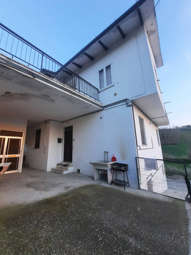 Appartamento in vendita a Monsampietro Morico