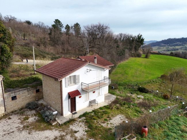 detached House for sale in Montefalcone Appennino