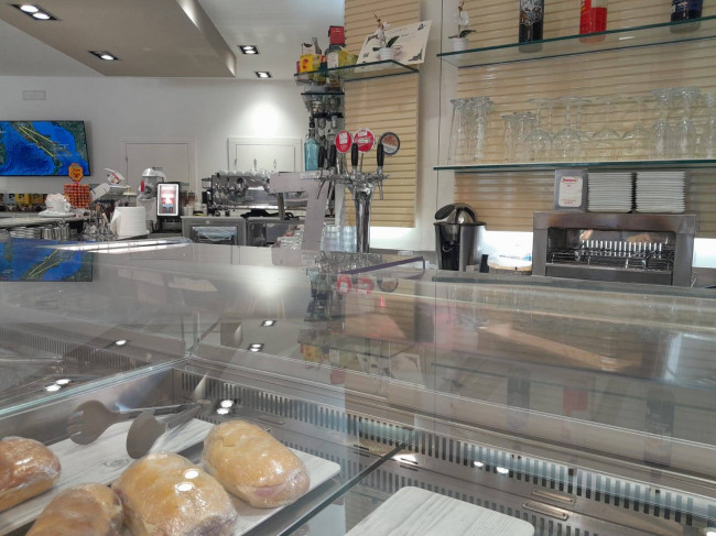 Attività commerciale in vendita a Porto San Giorgio