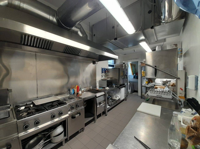 Attività commerciale in vendita a Porto San Giorgio