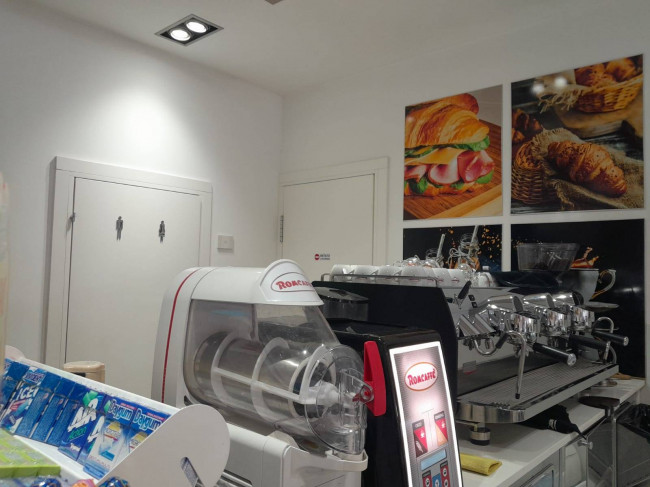 Attività commerciale in vendita a Porto San Giorgio