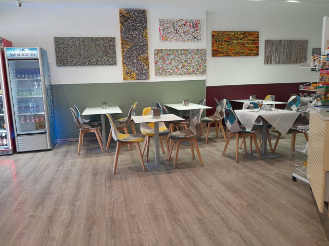 Attività commerciale in vendita a Porto San Giorgio