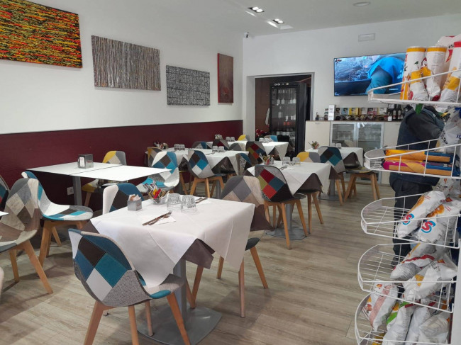 Attività commerciale in vendita a Porto San Giorgio