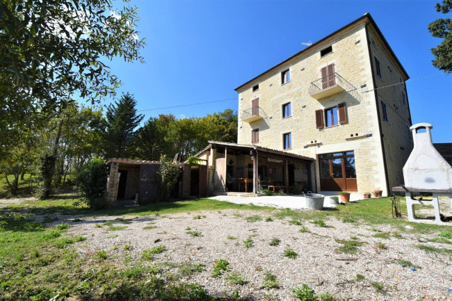Casale in vendita a Penna San Giovanni