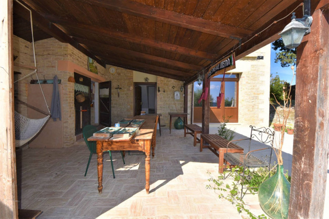 Casale in vendita a Penna San Giovanni