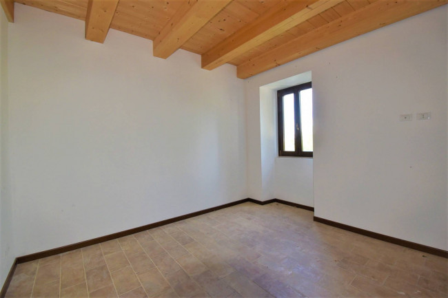 Casale in vendita a Penna San Giovanni