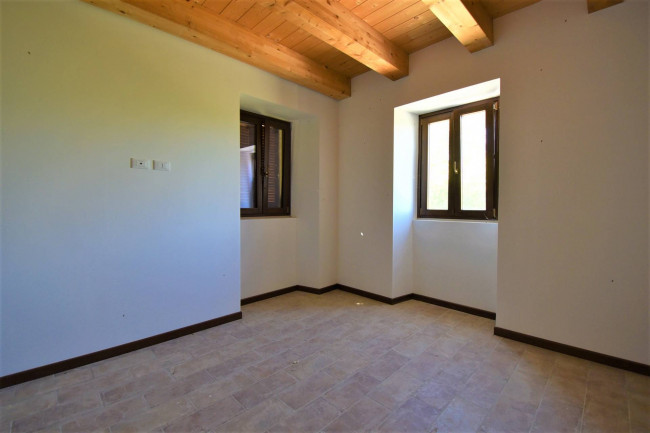 Casale in vendita a Penna San Giovanni