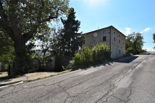 Casale in vendita a Penna San Giovanni