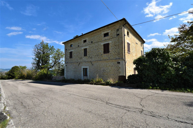Casale in vendita a Penna San Giovanni