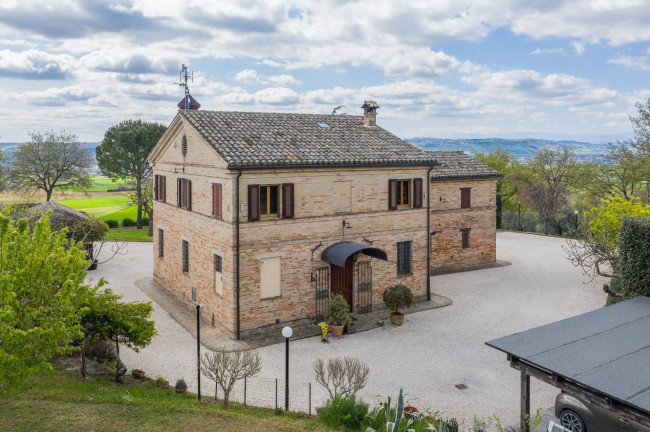 Casale in Vendita a Recanati