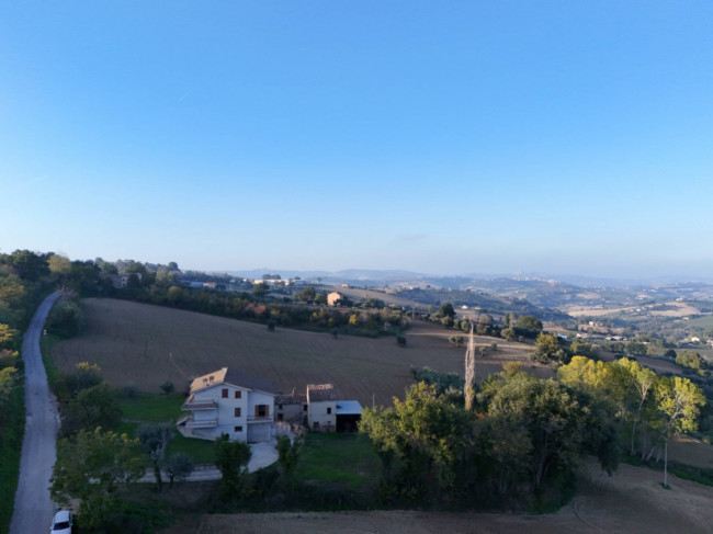 Casa singola in vendita a Monteleone di Fermo