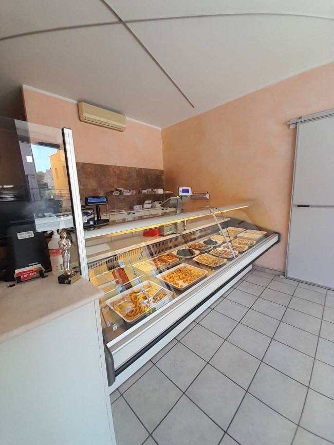 Attività commerciale in vendita a Civitanova Marche