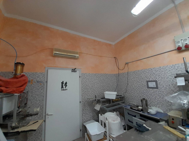 Attività commerciale in vendita a Civitanova Marche