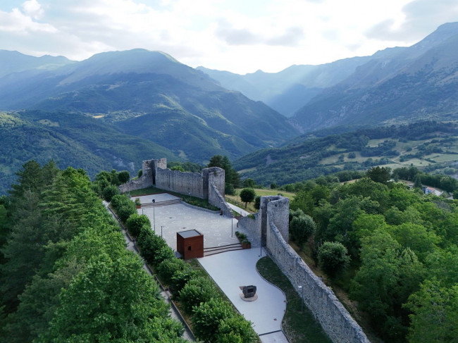 Appartamento in vendita a Montemonaco