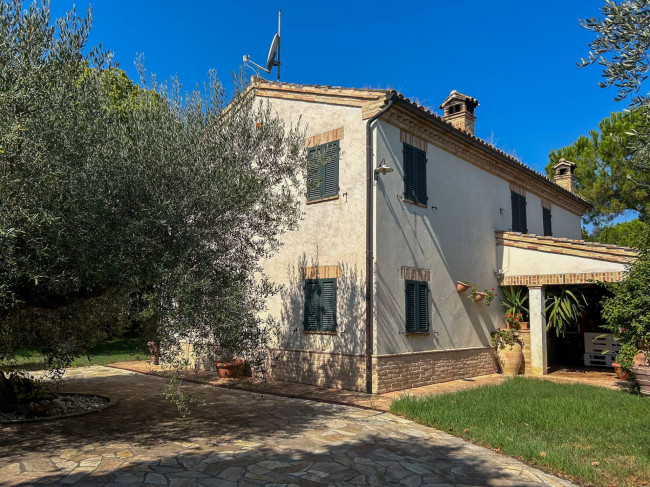 Villa in vendita a Montelupone
