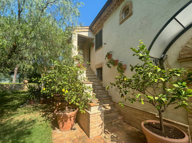 Villa in vendita a Montelupone