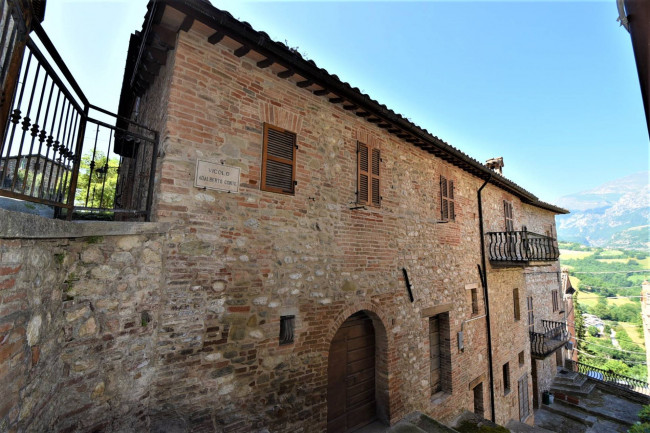 Appartamento in vendita a Montefortino