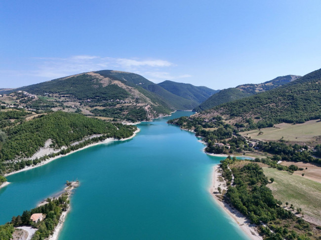 Villette a schiera in vendita a Fiastra