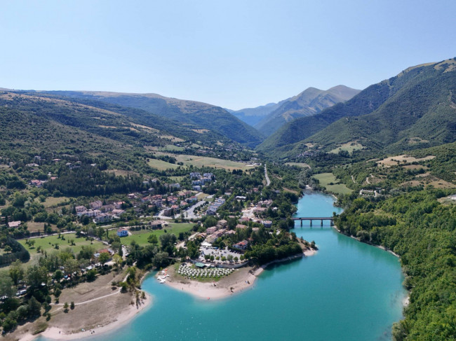 Villette a schiera in vendita a Fiastra